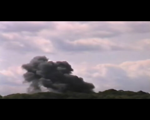 Bild: Opulens, baserad på stillbild från olyckstillbudet då JAS kraschade.