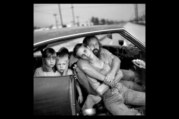 Familjen Damm i sin bil, Los Angeles, Kalifornien, USA, 1987. (Foto ©-1963-2013 Mary Ellen Mark, Howard Greenberg Gallery, NY)