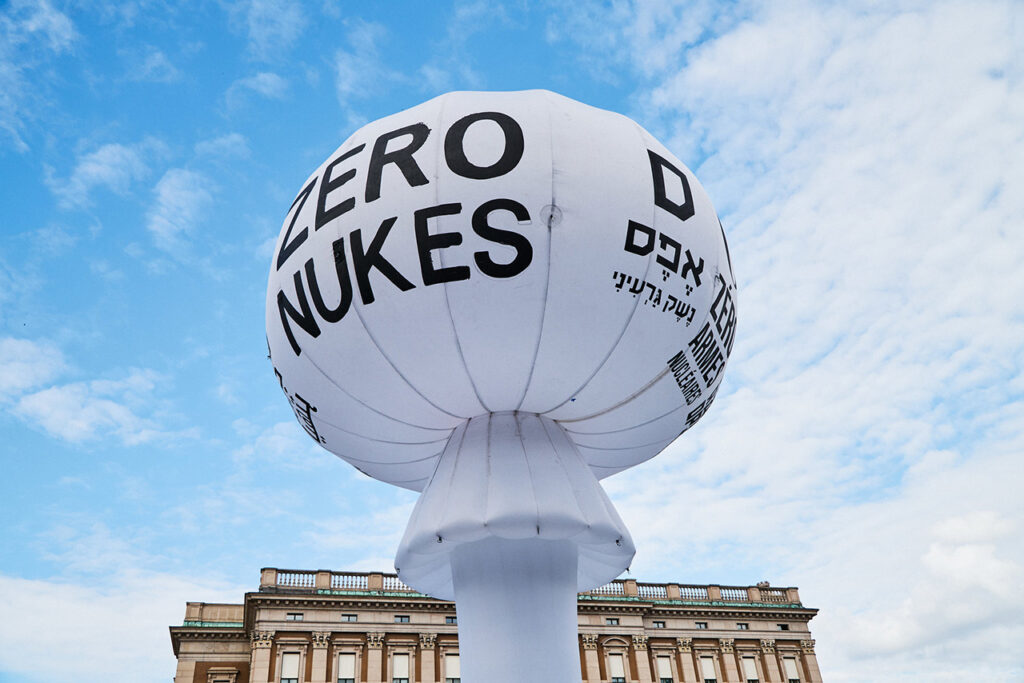 Bild från manifestation mot kärnvapen den 12 september 2022. (Foto: Miki Anagrius för Svenska Freds och Skiljedomsföreningen.)