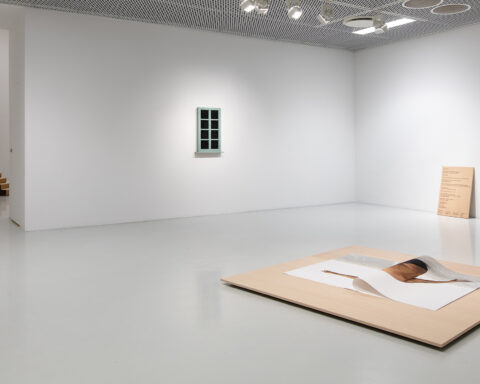 Jimmy Robert, installationsvy, Moderna Museet Malmö, 2023. (Foto: Helene Toresdotter.)