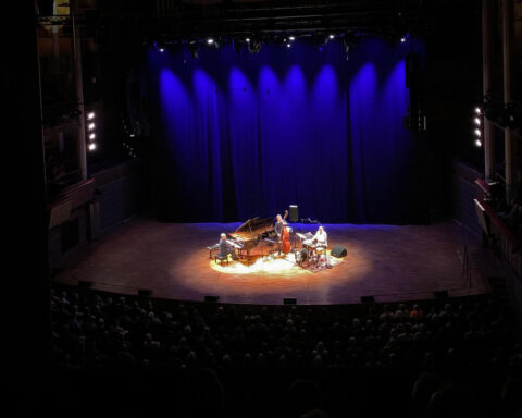 Brad Mehldau Trio på scenen i Konserthuset Stockholm. (Foto: Gussy Löwenhieln)
