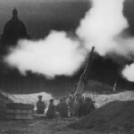 Sovjetiska luftvärnskanoner öppnar eld under belägringen av Leningrad år 1941.(Bildkälla: Wikipedia)