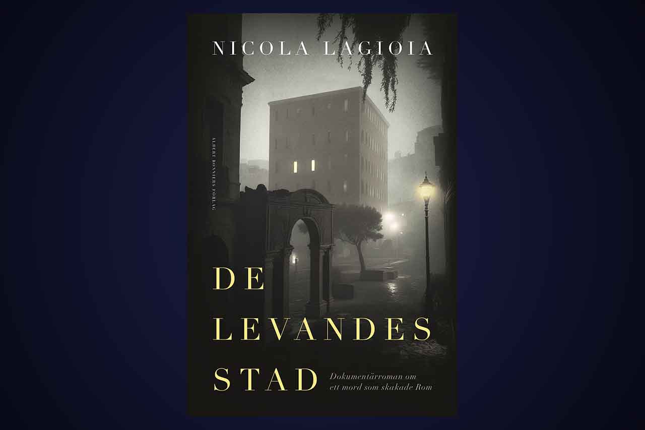 Elisabeth Brännström har läst ”De levandes stad” av Nicola Lagioia. I boken söks svar beträffande ett bestialiskt mordfall som skakade Italien. Hon konstaterar att det är en läsvärd bok för alla som gillar true crime.  I mars 2016 torterades 23-årige Luca Varani till döds i en lägenhet i Roms utkanter. Luca, en manlig prostituerad från en av Roms fattigare förorter, hade lockats till lägenheten med löftet om stora pengar för en natts sex med de två personer.