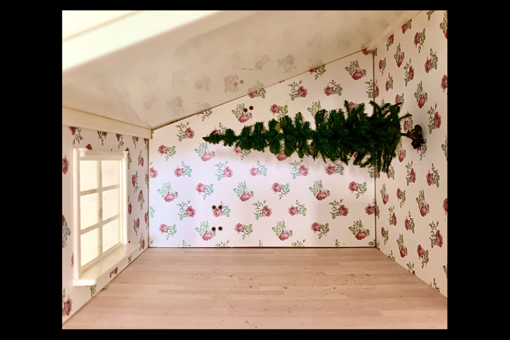 Hemsöka. Vi fortsätter i dag  med Maria Johanssons nya bildprojekt. Det bär titeln ”Hemsöka”. Maria Johansson, I huvudet på Maria Johansson, konst, samtidskonst, bildprojekt, "Hemsöka",