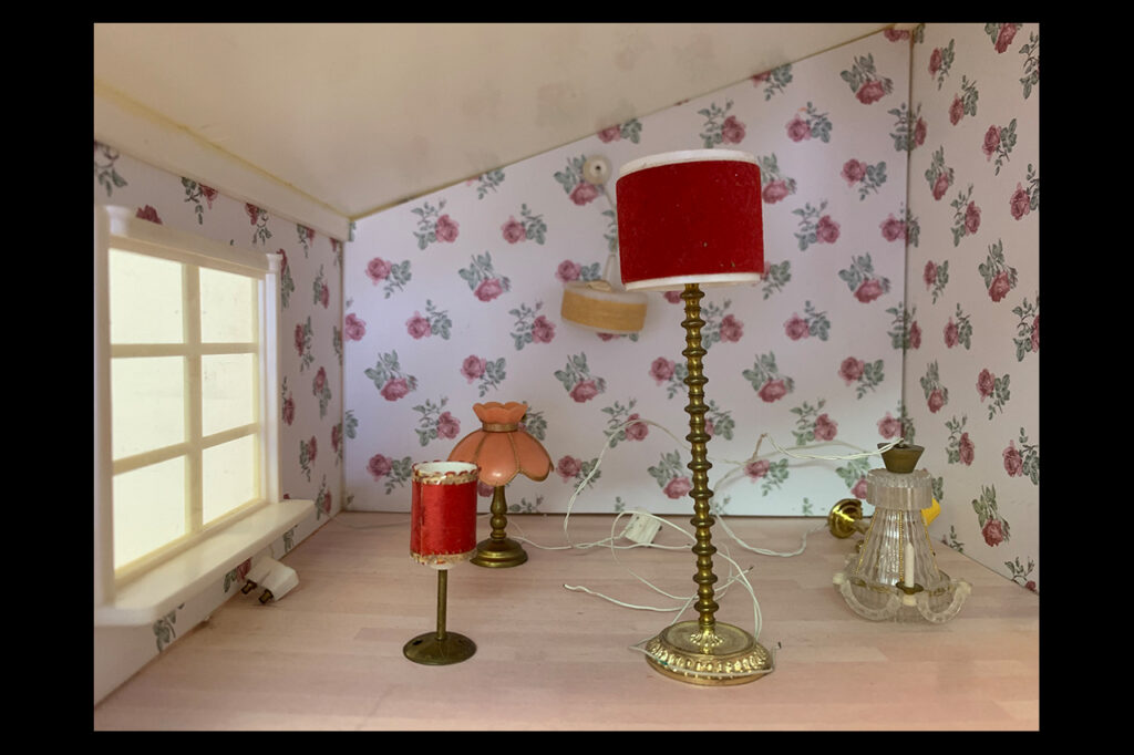 MARIA JOHANSSON. Vi fortsätter i dag med Maria Johanssons nya bildprojekt. Det bär titeln ”Hemsöka”. Maria Johansson, I huvudet på Maria Johansson, konst, samtidskonst, bildprojekt, "Hemsöka",