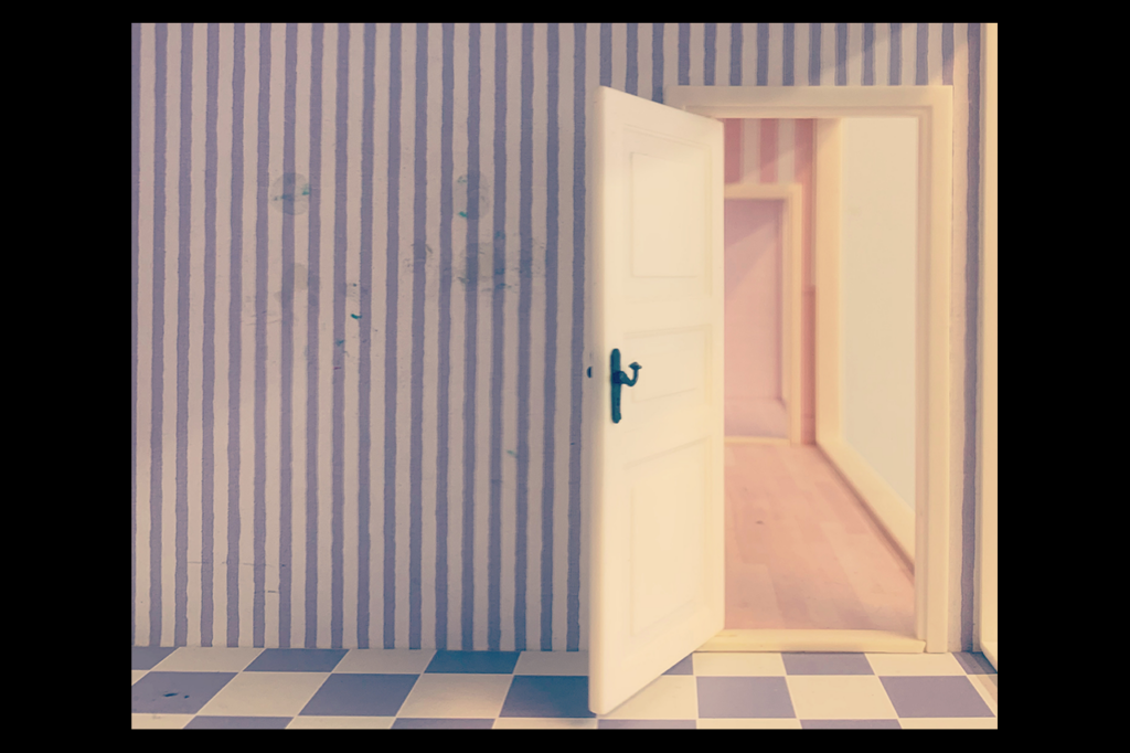 MARIA JOHANSSON. Vi fortsätter i dag med Maria Johanssons nya bildprojekt. Det bär titeln ”Hemsöka”. Maria Johansson, I huvudet på Maria Johansson, konst, samtidskonst, bildprojekt, "Hemsöka",