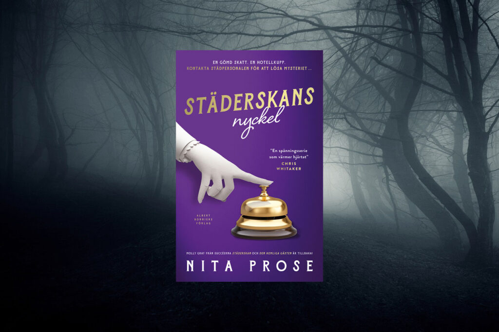 KRIMI. Bengt Eriksson har läst ”Städerskans nyckel” av Nita Prose och hyllar hennes författarskap. Deckarhyllan bjuder därtill även denna gång på intressanta boktips. Nita Prose, Michael Connelly, Deckarhyllan, Krimi, spänningsromaner, Bengt Eriksson, skönlitteratur, thriller,