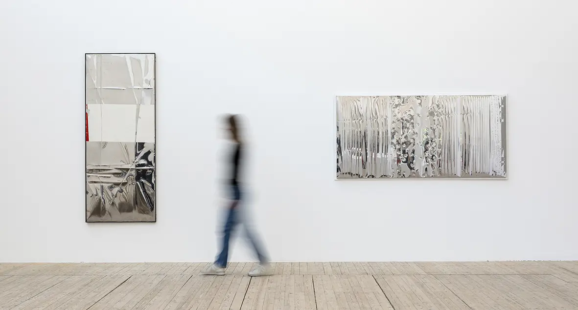 LARS FREDRIKSON. ”Den rika och omsorgsfullt hängda utställningen på Malmö konsthall lyfter ett viktigt konstnärskap från oförtjänt glömska och skriver in Lars Fredrikson i den svenska konsthistorien.” Det skriver Kristina Maria Mezei.avantgarde, konstpionjär, utställning, retrospektiv, elektronisk konst, ljudkonst, Kristina Maria Mezei, experimentell konst,