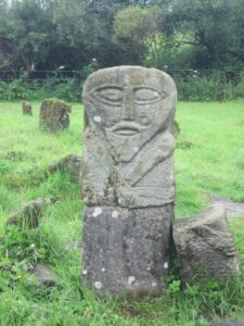 Heaney. Med utgångspunkt i ett möte med poeten en majdag 1989 gör här Michael Economou en djupdykning i Seamus Heaneys författarskap.Nobelpristagare, litterära klassiker, lyrik, poeter, dikter, litteraturhistoria, engelskspråkig litteratur, Irland, 