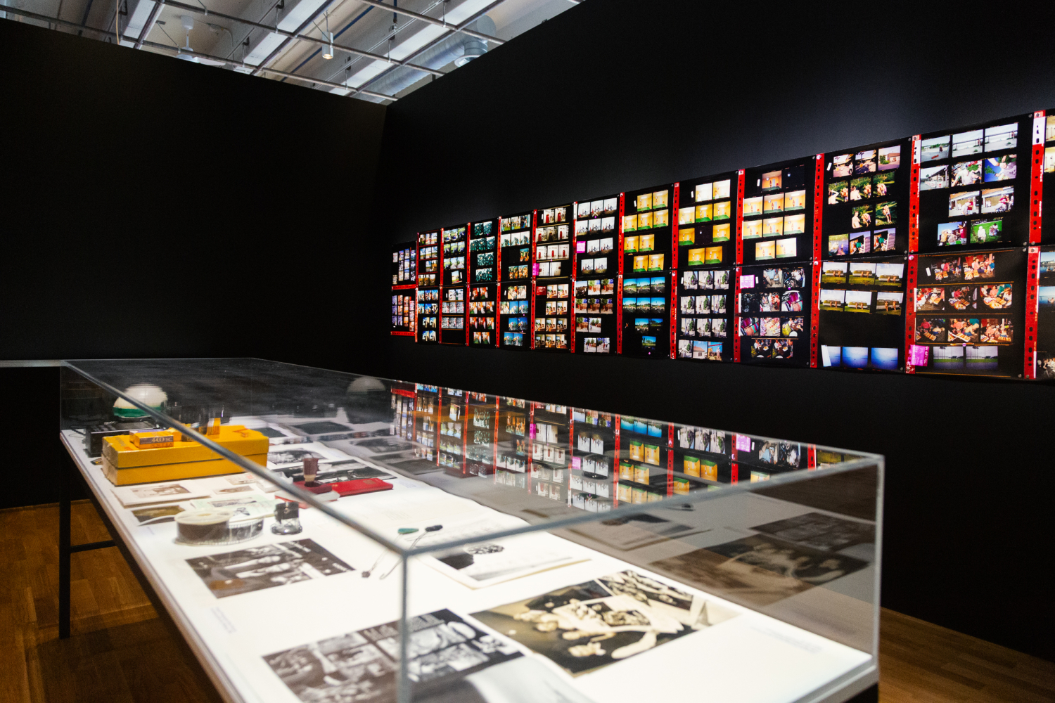 Tunbjörks fotokonst. Fotografen Lars Tunbjörk skildrade nedmonteringen av folkhemmet. Maria Johansson har sett en utställning med bilder som ”bubblar av berättelser”.fotokonst, foto, fotografi, Maria Johansson, utställningar, konstutställning, dokumentärfotgrafi.