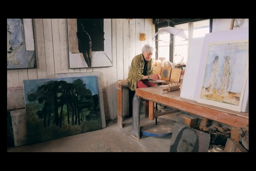 DOKUMENTÄRFILM. ”’Farmors leriga händer – en film om Lisa Larson’ är en fin och lyhörd dokumentärfilm som du inte skall missa!” Det skriver Ingela Brovik.