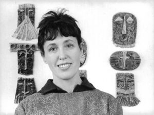 DOKUMENTÄRFILM. ”’Farmors leriga händer – en film om Lisa Larson’ är en fin och lyhörd dokumentärfilm som du inte skall missa!” Det skriver Ingela Brovik.keramik, dokumentärfilm, filmkonst, dokumentär, Ingela Brovik, konst,