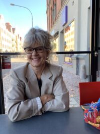 <b>NINA NORÉN</b><br/>info@opulens.se