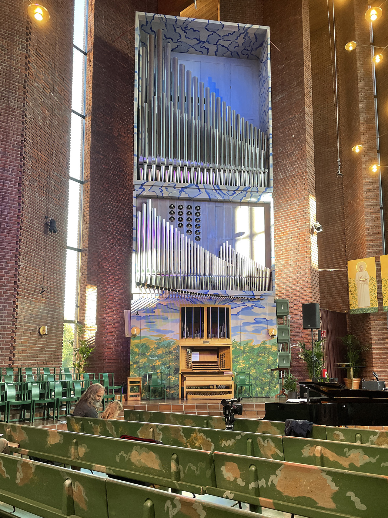 PÄR ANDERSSON. ”Det var i sättet att arbeta med rumslighet som konstnären Pär Andersson på ett alldeles eget sätt skapade magi.” Det skriver Maria Johansson som sett en retrospektiv utställning på Konstakademien. retrospektiv, Maria Johansson, utställning, offentlig konst, konstakademien, svensk konst, 