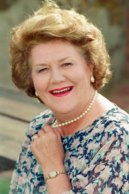 TV-SERIE. Nyligen avled Dame Patricia Routledge. Filip Hallbäck minns en skådespelare som briljerade i rollen som Mrs Bucket i tv-serien ”Skenet bedrar”.teater, tv-serier, skådespelare, komedi, brittisk tv-serie, humor,