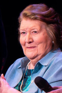 TV-SERIE. Nyligen avled Dame Patricia Routledge. Filip Hallbäck minns en skådespelare som briljerade i rollen som Mrs Bucket i tv-serien ”Skenet bedrar”.teater, tv-serier, skådespelare, komedi, brittisk tv-serie, humor,