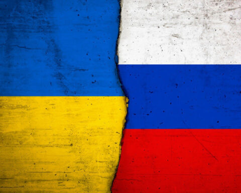 UKRAINA. Historikern och författaren Lars Gunnarsson urskiljer två vitt skilda narrativ när det gäller konflikten mellan Ryssland och Ukraina. Han anser att medierna svikit folket genom att låta det första värderingsbaserade västliga narrativet vara allenarådande. Ukraina, Ryssland, Putin, Zelenskyj, Nato, neutraliteten, historia, kalla kriget, andra världskriget, Ukrainakriget, Lars Gunnarsson,