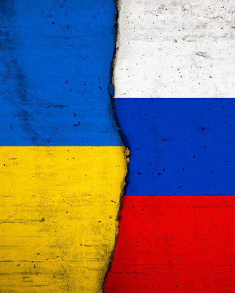 UKRAINA. Historikern och författaren Lars Gunnarsson urskiljer två vitt skilda narrativ när det gäller konflikten mellan Ryssland och Ukraina. Han anser att medierna svikit folket genom att låta det första värderingsbaserade västliga narrativet vara allenarådande. Ukraina, Ryssland, Putin, Zelenskyj, Nato, neutraliteten, historia, kalla kriget, andra världskriget, Ukrainakriget, Lars Gunnarsson,