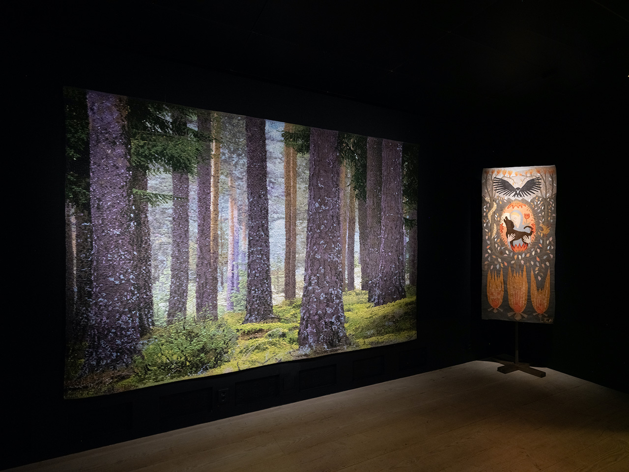 VÄVKONST. Utställningen ”Livet och trasornas väv”, belyser vävstolens betydelse för såväl hantverk som konstskapande. Anne Edelstam har sett utställningen och finner den mycket sevärd. 