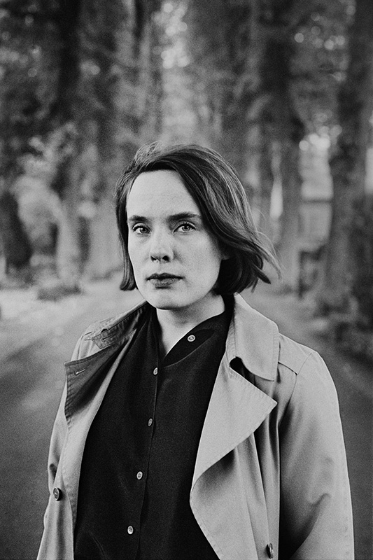 ”Matilda Södergran fortsätter att utvecklas som poet och hon blir bara bättre och bättre.” Det skriver Thomas Almqvist som läst hennes aktuella ”Den svalkan”.