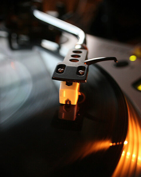 LÅTAR. Lars Thulin har tidigare skrivit i Opulens om musikens betydelse i våra liv. Här presenterar han ytterligare fem låtar som han ser som livsviktiga. popmusik, retrokultur, vinylskivor, populärkultur, sångtexter, musik, Lars Thulin,