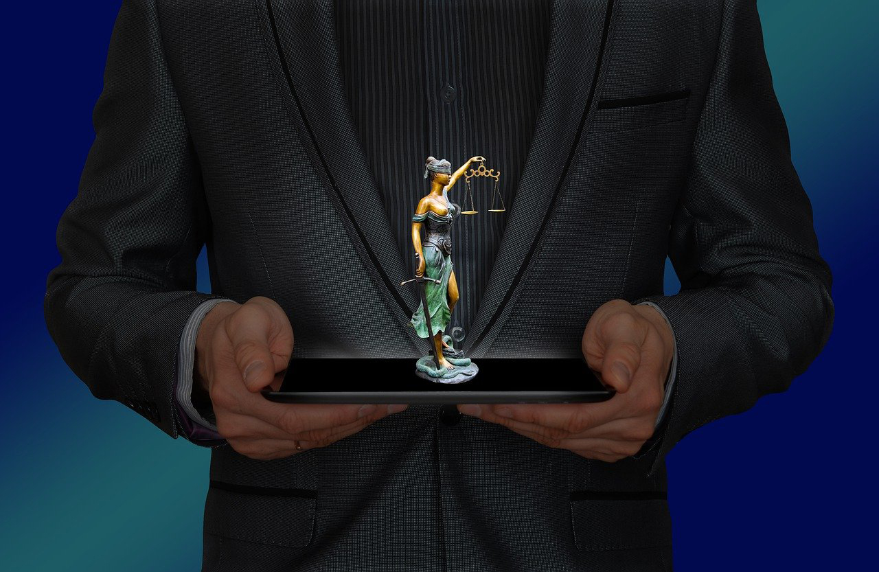 POLITIKER. I veckans krönika varnar Lars Thulin för att riksdagsledamöter som vill sätta sig över lagen utgör ett hot mot demokratin. Ebba Busch, Jimmie Åkesson, SD, KD, Tidölaget, lagen, riksdagen, Lars Thulin,