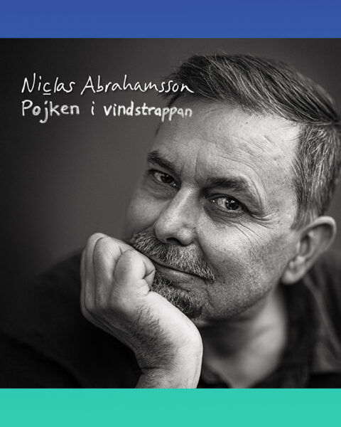 Niclas Abrahamsson övertygar med visor som äger både skärpa och tyngd. Det konstaterar Bo Bjelvehammar som är mycket positiv till det nya albumet. visor, vislyrik, sångtexter, skivnytt, skivsläpp, vismusik,