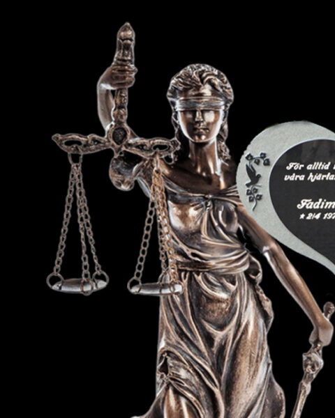 HEDERSVÅLD. Inför Fadimedagarna har Maria Rashidi, Nicklas Kelemen och Seyran Duran skrivit ett debattinlägg angående hedersvåldspolitiken. De anser att förändring är nödvändig efter 25 år av kontraproduktiv politik. feminism, hedersbrott, hederskultur, kvinnomisshandel, kvinnorätt, Maria Rashidi, normer, segregation,