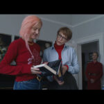 Jarmusch. FILM. Filmfestivalen i Göteborg har inletts med Jim Jarmuschs ”Father Mother Sister Brother”. Ulf Bjereld reflekterar här över en filmtriptyk som ”kretsar kring lögnen som det kitt som håller oss samman.”