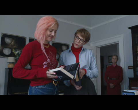 Jarmusch. FILM. Filmfestivalen i Göteborg har inletts med Jim Jarmuschs ”Father Mother Sister Brother”. Ulf Bjereld reflekterar här över en filmtriptyk som ”kretsar kring lögnen som det kitt som håller oss samman.”