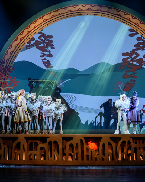 JORDENS HJÄRTA. OPERA. Den nordsamiska operan ”Jordens hjärta” hade gärna fått vara en helaftonsföreställning, anser Rikard Rehnbergh.