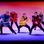 SONETTER. TEATER. ”Sammanfattningsvis är det här en mycket njutbar föreställning där dans, text och skådespeleri sömlöst flyter in i varandra,” skriver Lena Torquato Lidén som sett ”Sonetter” på Göteborgs stadsteater.