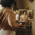 ”Sound of Falling” är en tysk biofilm som du inte bör missa, enligt Ingela Brovik. Filmen har ett kvinnohistoriskt perspektiv och den berättas på ett djupt originellt vis.