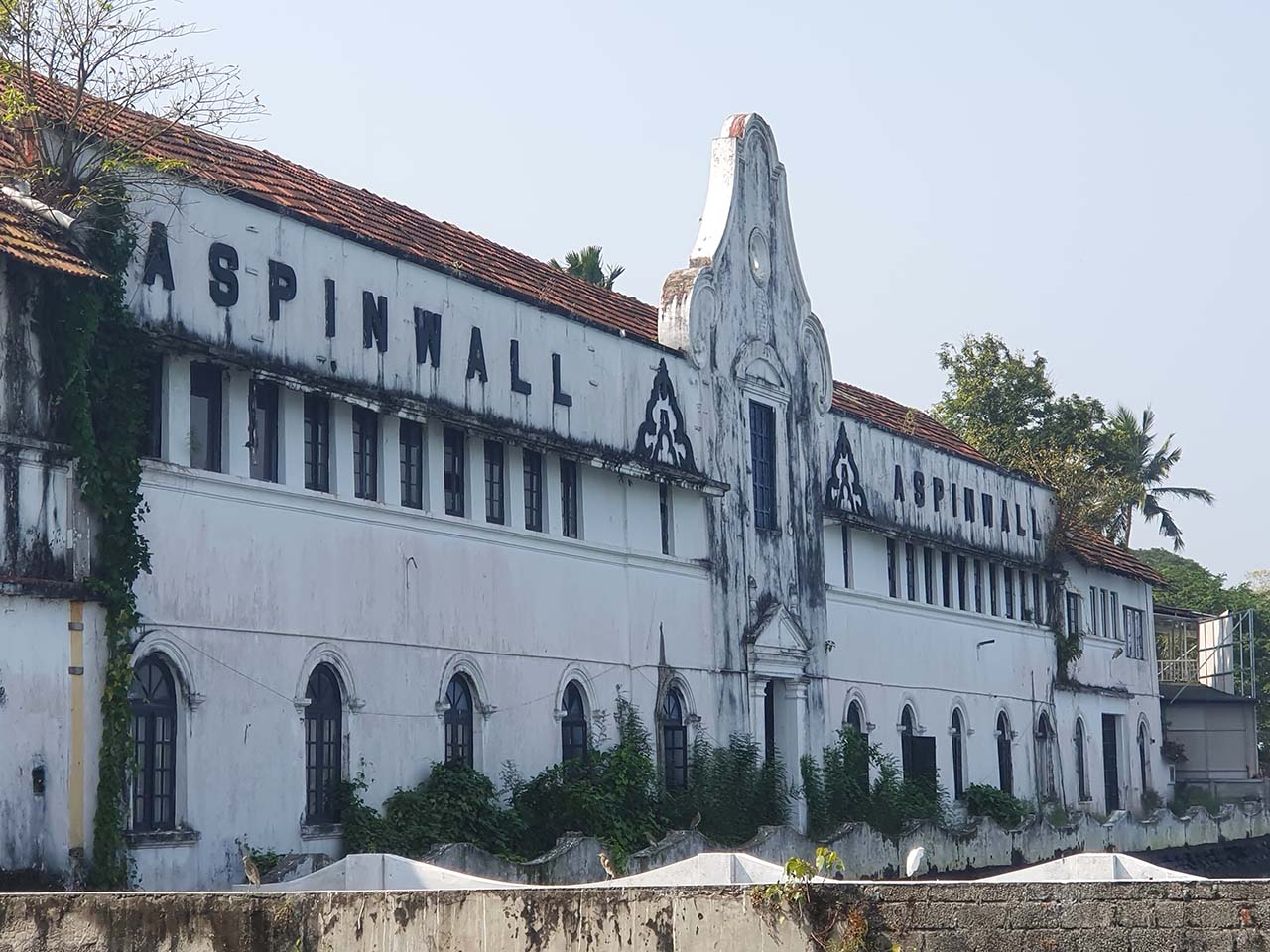 Kochi-Muziris-biennalen. KONSTBIENNAL. Kristina Maria Mezei har besökt Kochi-Muziris-biennalen i den sydindiska delstaten Kerala. Här följer hennes rapport.