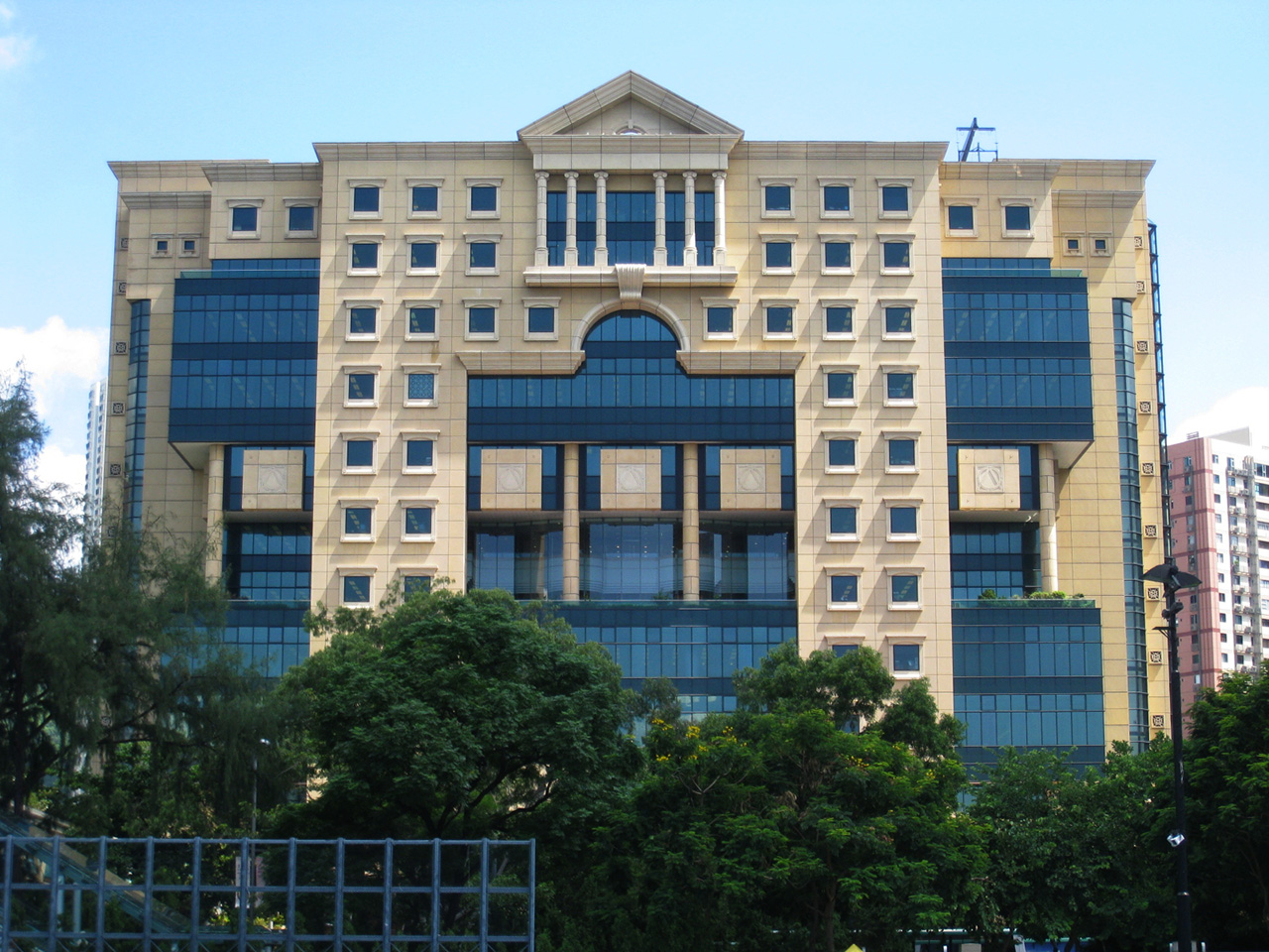 BIBLIOTEK. I veckans krönika berättar Lars Thulin om sin livslånga kärlek till bibliotek.