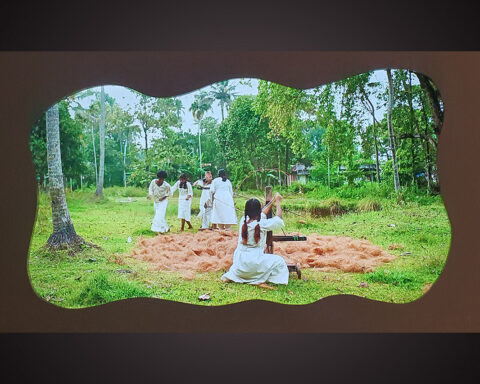 Kochi-Muziris-biennalen. KONSTBIENNAL. Kristina Maria Mezei har besökt Kochi-Muziris-biennalen i den sydindiska delstaten Kerala. Här följer hennes rapport.