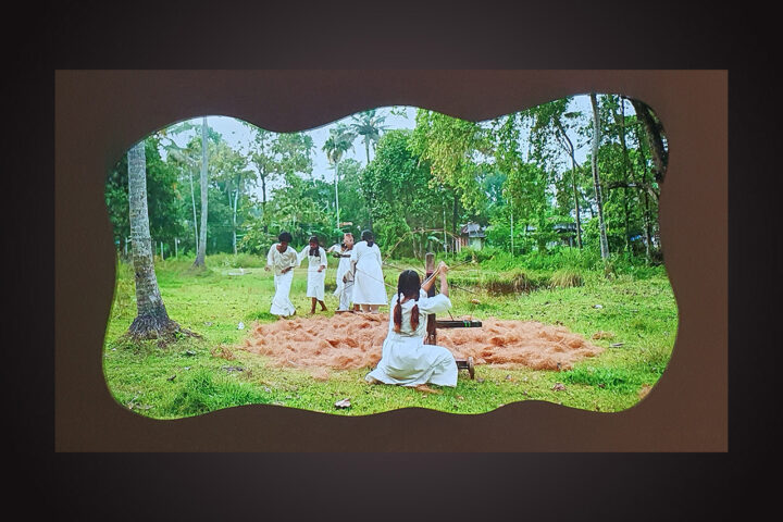 Kochi-Muziris-biennalen. KONSTBIENNAL. Kristina Maria Mezei har besökt Kochi-Muziris-biennalen i den sydindiska delstaten Kerala. Här följer hennes rapport.