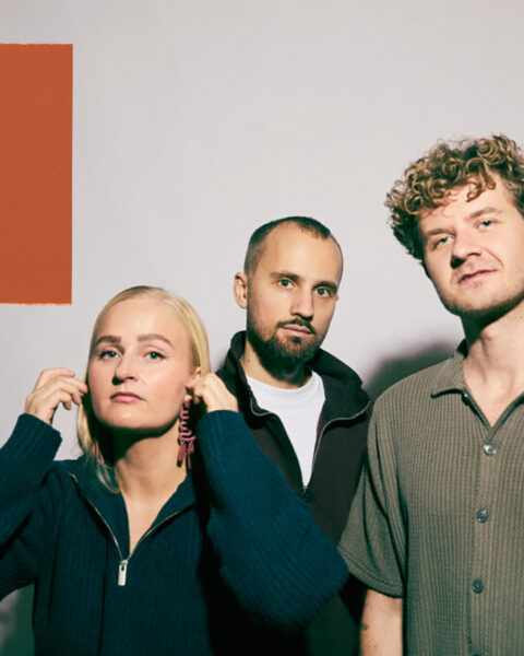 JAZZ. ”På ’Ember’ bjuder Ellas Kapell på både modiga och innovativa tolkningar av klassiska jazzlåtar,” skriver Bo Bjelvehammar.