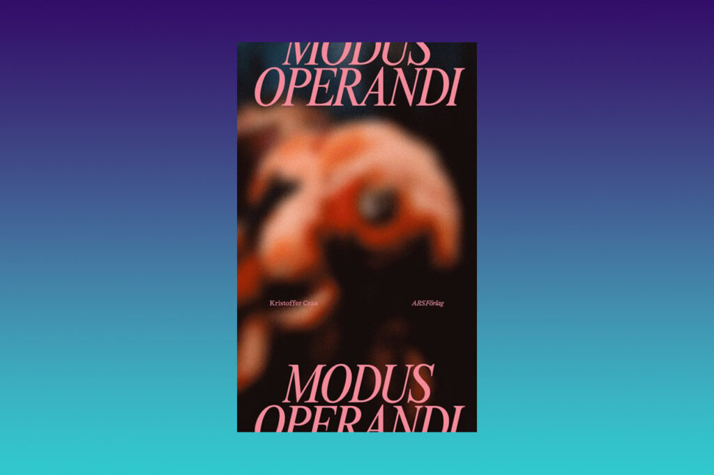 ”Kristoffer Cras ’Modus operandi’ är en spretig volym men på det hela taget läsvärd.” Det skriver Erik Bovin som läst en bok som innehåller allt från noveller och dikter till prosalyrik.