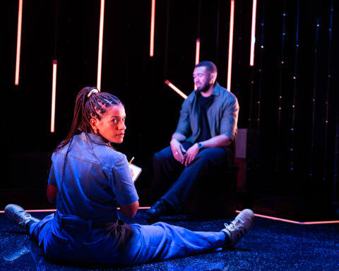 Shifters. TEATER. ”En fullträff från Riksteatern!” Så lyder Lena Torquato Lidéns omdöme efter att ha sett ”Shifters”. ”Ett böljande kammarspel mellan två människor som har en kärlekshistoria bakom sig och möts igen.”