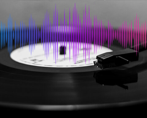 Låtar som ger hopp. Denna långfredag berättar Lars Thulin i veckans krönika om sina fem främsta depplåtar. Låtar som ger kraft och hopp. Mauro Scocco ‒ Till dom ensamma, Gary Moore ‒ Still got the blues, Petra Marklund ‒ Händerna mot himlen, The Beatles - ¨She's leaving home, Three degrees -¨Woman in love