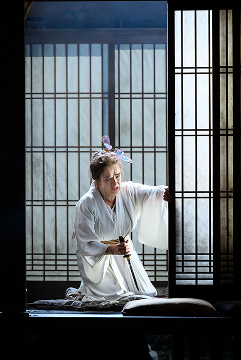 OPERA. Rikard Rehnbergh har sett två operaklassiker av Puccini - Madama Butterfly på Kungliga operan och Tosca på Folkoperan. Båda föreställningarna lyckas belysa den politiska dimensionen.