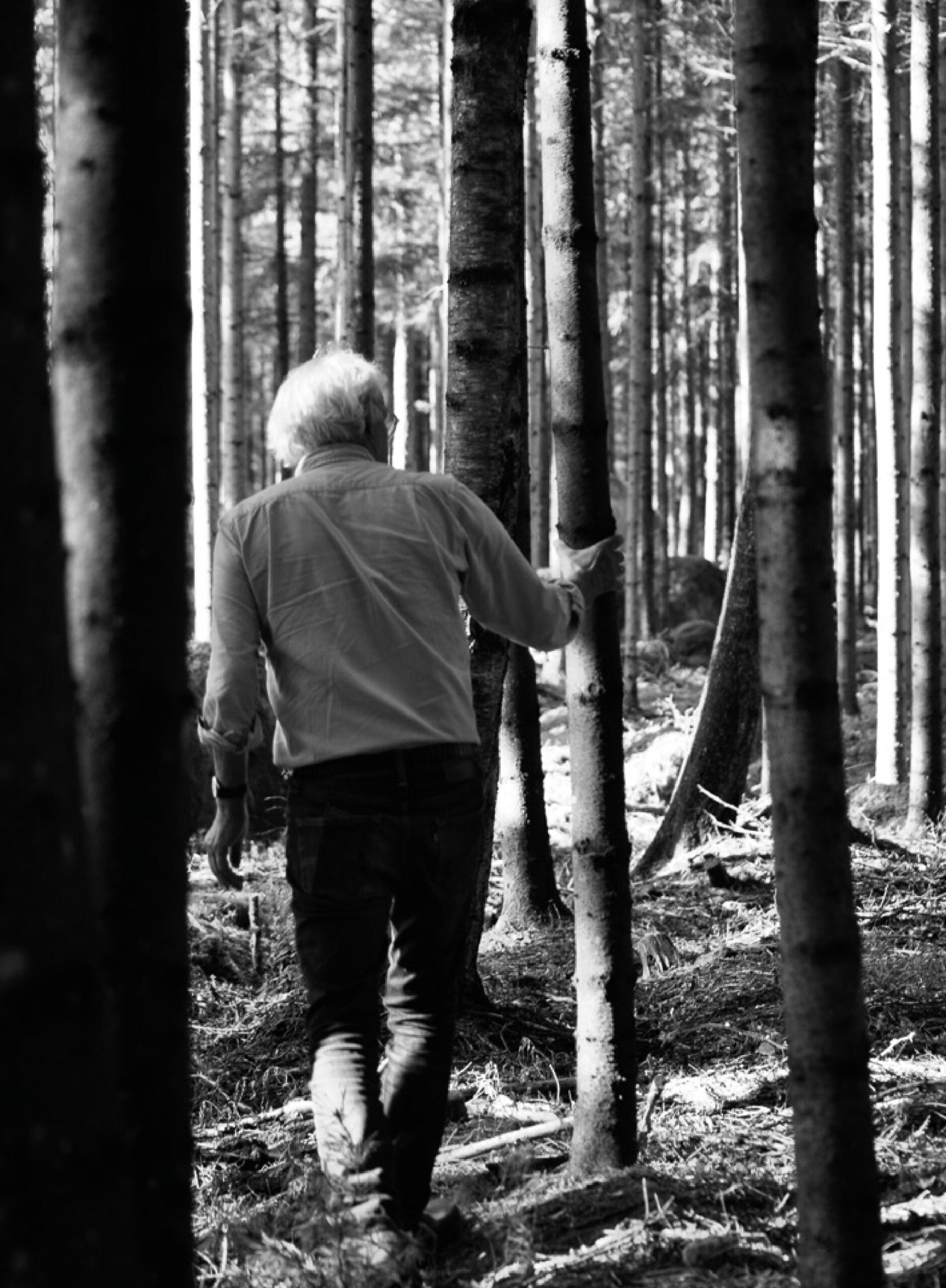 FOTOBOK. ”Med hjälp av det skrivna ordet och fotografier ägnar sig Mattias Eliasson i sin fjärde bok åt att fördjupa ögonblick vilka berikar tillvaron.” Det skriver Emil Siekkinen om ”Milsvida möten”.