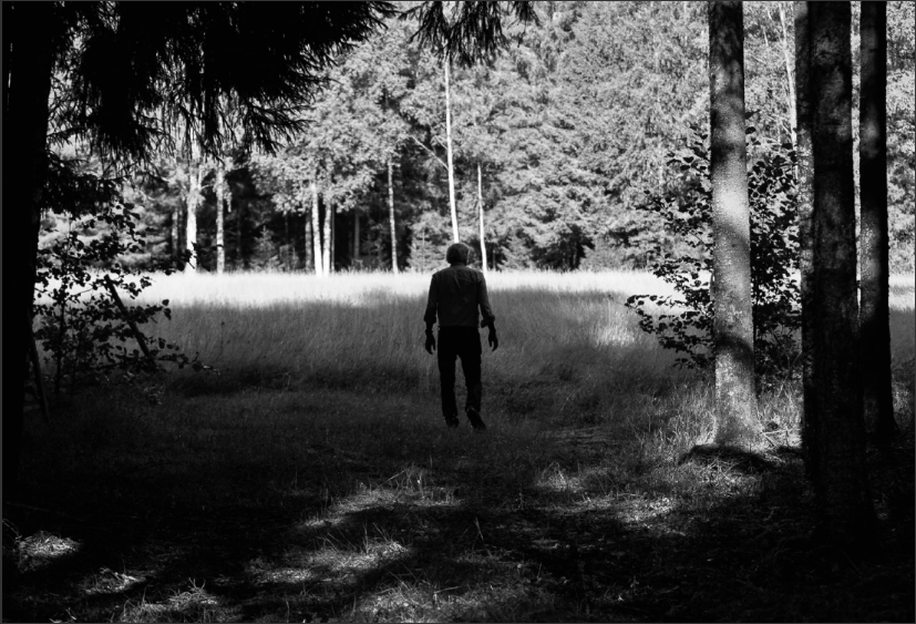 FOTOBOK. ”Med hjälp av det skrivna ordet och fotografier ägnar sig Mattias Eliasson i sin fjärde bok åt att fördjupa ögonblick vilka berikar tillvaron.” Det skriver Emil Siekkinen om ”Milsvida möten”.