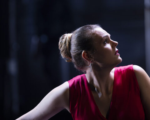 OPERA. Rikard Rehnbergh har sett två operaklassiker av Puccini - Madama Butterfly på Kungliga operan och Tosca på Folkoperan. Båda föreställningarna lyckas belysa den politiska dimensionen.