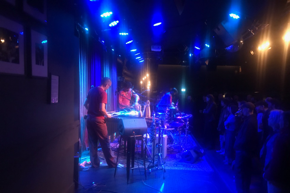 ”Andres Lokko ska ha en eloge för att ha presenterat en lätt udda och annorlunda konsertserie, en bra bit från allfarvägen.” Det skriver Rikard Rehnbergh som gjort några nedslag i Lokkos konsertkvällar på Fasching.