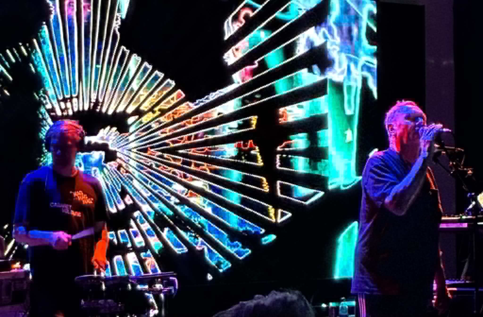 LIVEMUSIK. Kangas klanger beger sig till Slaktkyrkan och upplever syntpionjärer och japanska volymfreaks. Endagsfestivalen Echo Three Fest avlöser Vråljazz där Grammisvinnanade nutidsjazz just ställt skåpet.