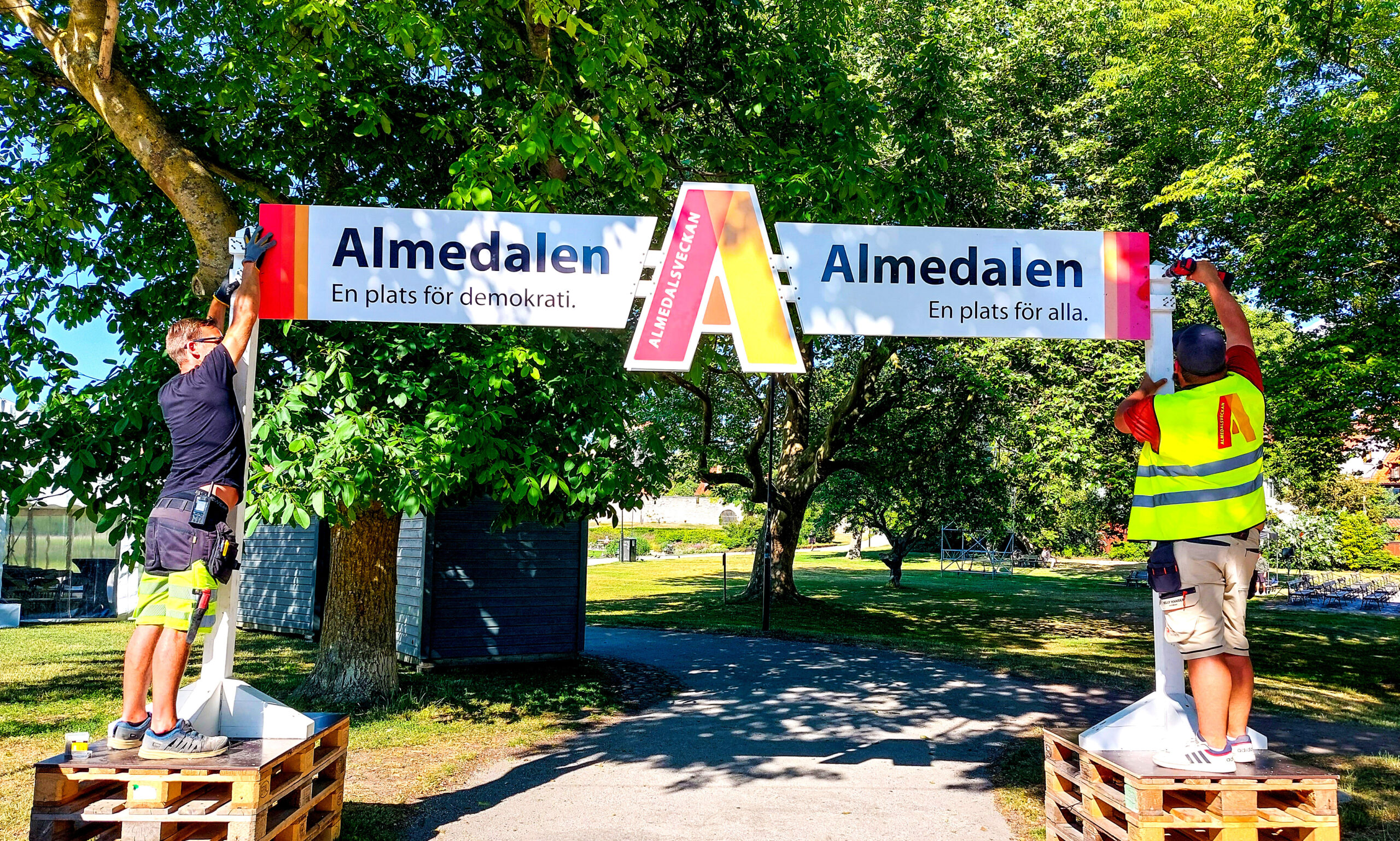 Almedalsveckan, POLITIK. Den årliga Almedalsveckan invigs i dag. Professor Magnus Dahlstedt begrundar förra årets uteblivna resa till Almedalen och vad som tilldrog sig den aktuella veckan 2025.