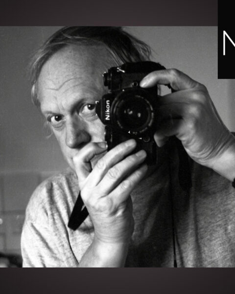 FOTOKONST. Denna sommar visar Trelleborgs museum en utställning med regissören Jan Troells stillbilder från 1946-2026. Ingela Brovik finner den mycket intressant.