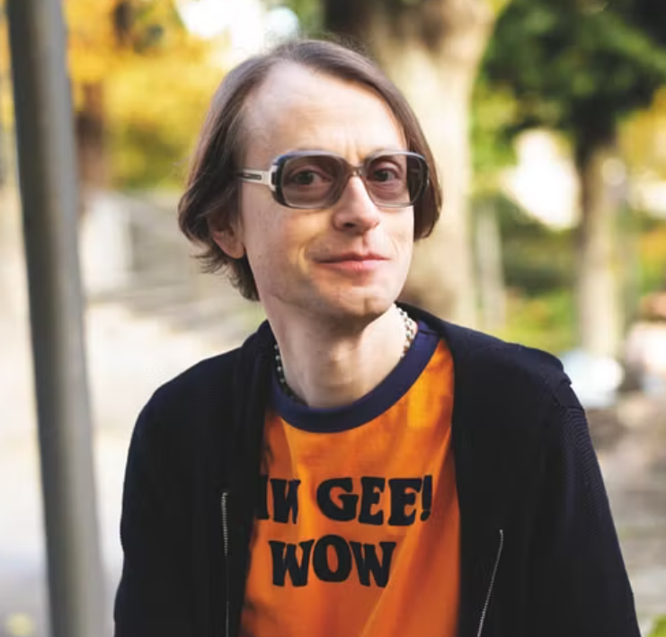 LYRIK. ”Malte Persson är en virtuos nonsenspoet.” Det skriver Bengt Eriksson som läst poetens aktuella diktsamling ”Den fördrivna tiden” med undertiteln ”Nonsens fabler sånger”.